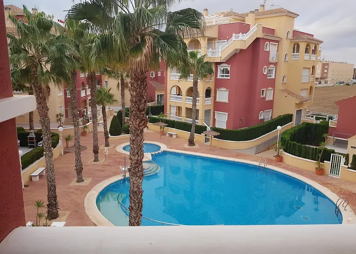 Spacious 3 Bedroom 2 Bathroom Apartment - Puerto Marina Complex