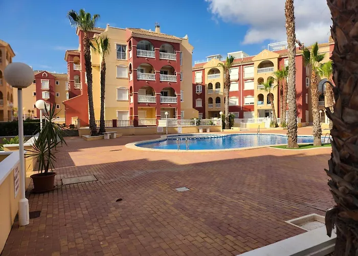 Spacious 3 Bedroom 2 Bathroom Apartment - Puerto Marina Complex