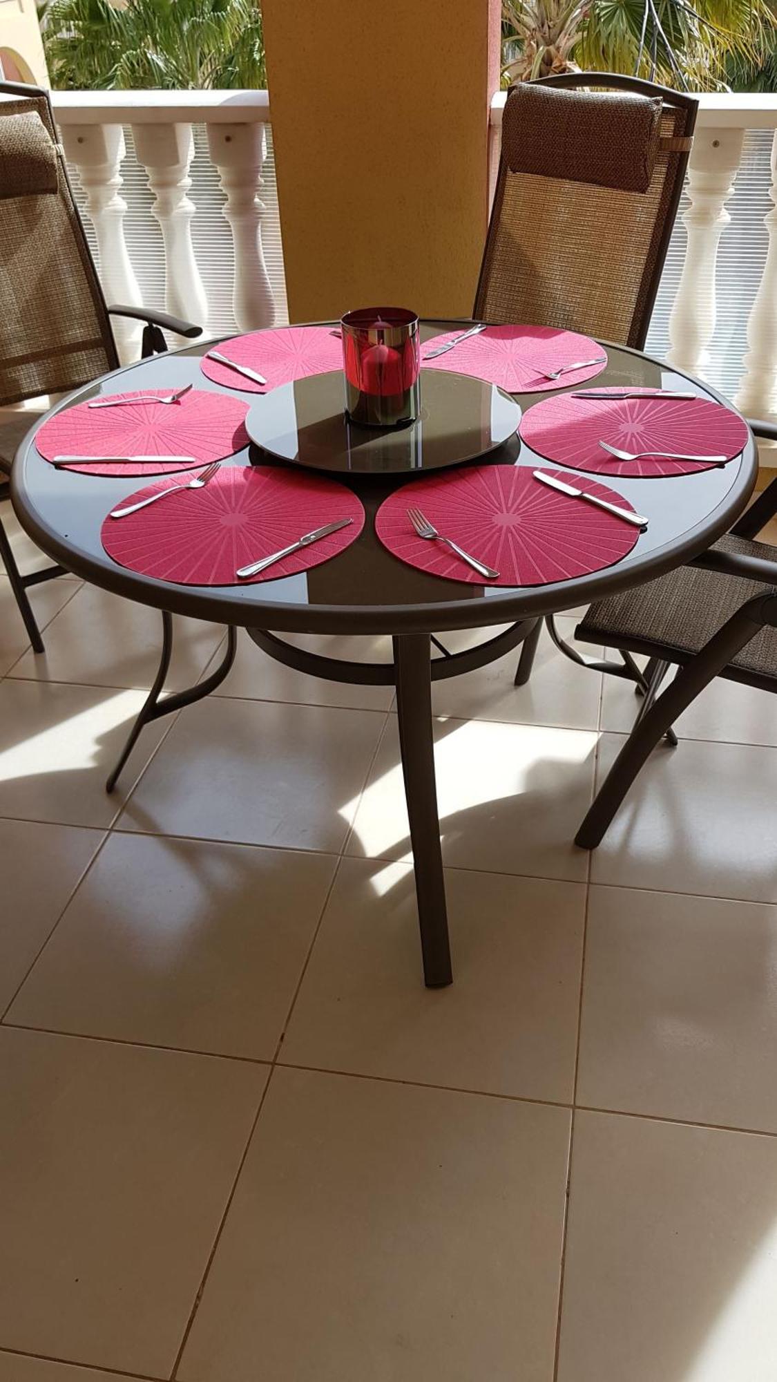 Spacious 3 Bedroom 2 Bathroom - Puerto Marina Complex *