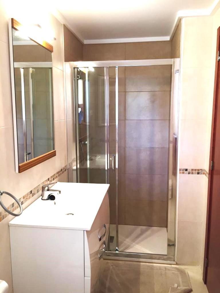 Spacious 3 Bedroom 2 Bathroom - Puerto Marina Complex Apartment *