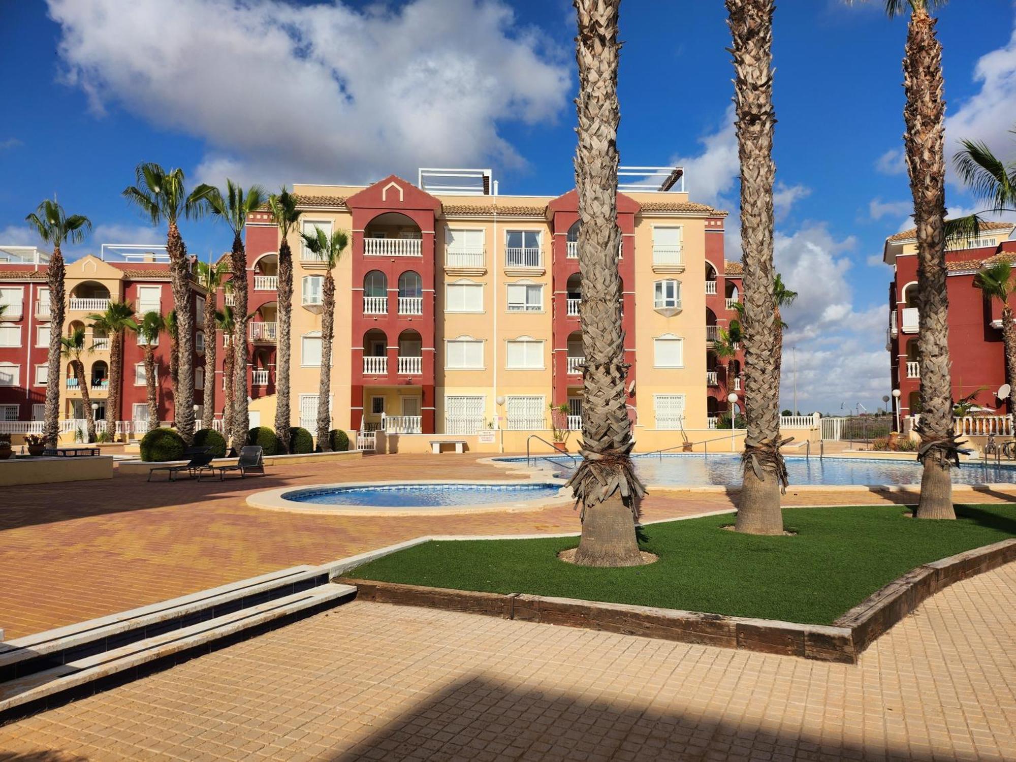 Spacious 3 Bedroom 2 Bathroom - Puerto Marina Complex
